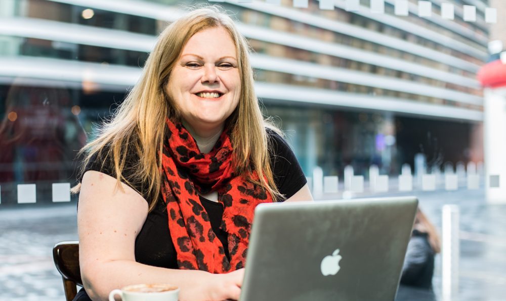 Jenny-Lucas-at-her-laptop