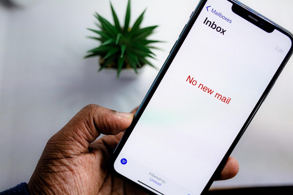 Smartphone-screen-saying-no-new-emails