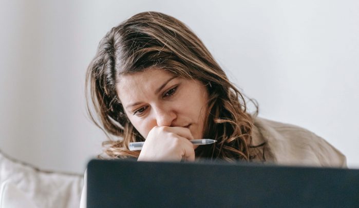 Woman-thinking-at-laptop