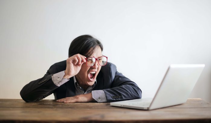 Man-looking-horrified-at-laptop