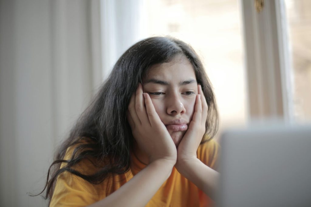 Unimpressed-woman-looking-at-laptop-screen
