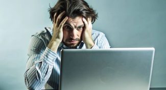 Confused-man-at-laptop