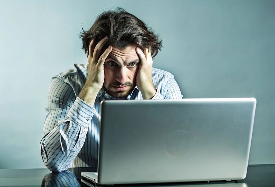 Confused-man-at-laptop